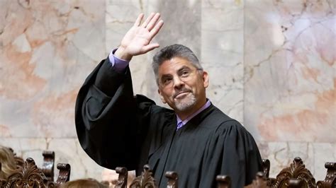 Steve González .